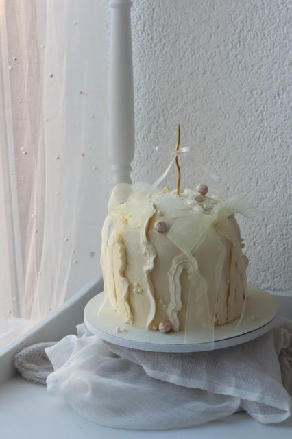 Krémová torta s vlnitým zdobením